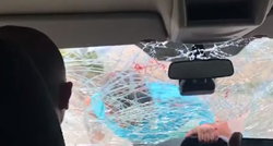 VIDEO Albanski ugostitelj podivljao na turiste, vozio im se na haubi i razbijao
